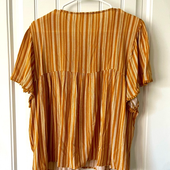 Orange Creek embroidered top. Size L. Flowy pattern with embroidered top detail - Picture 3 of 5